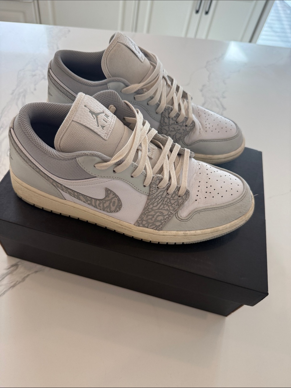Nike Air Jordan 1 Low - White & Light Gray